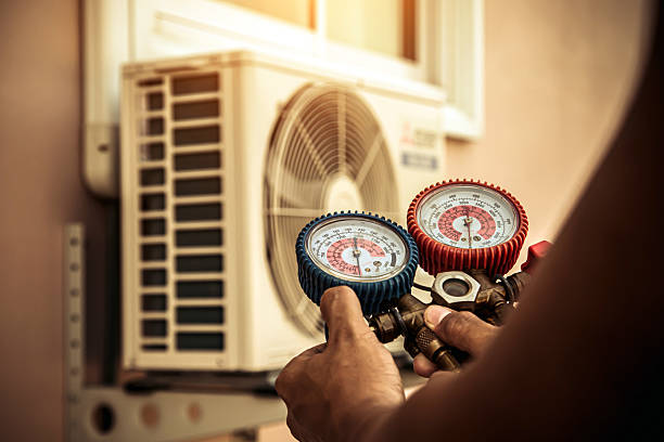 Professional Ac Installation technician working in Mill City, OR